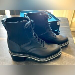NIB Bernardo Salerno 8.5M Black Leather Lace Up Ankle Boots